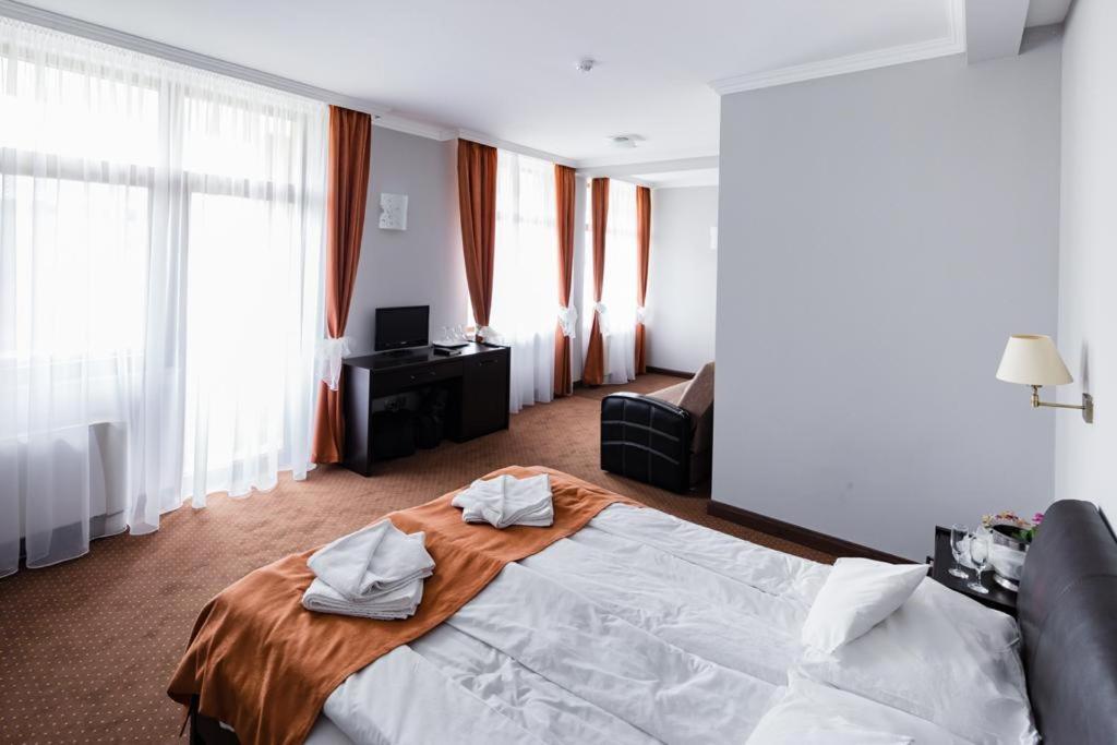 Hotel Opal Zalău Extérieur photo
