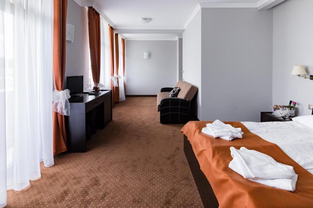 Hotel Opal Zalău Extérieur photo